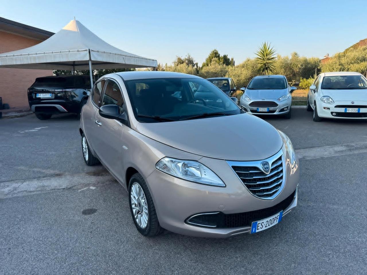 Lancia Ypsilon 1.2 BENZ 69CV GOLD 2013