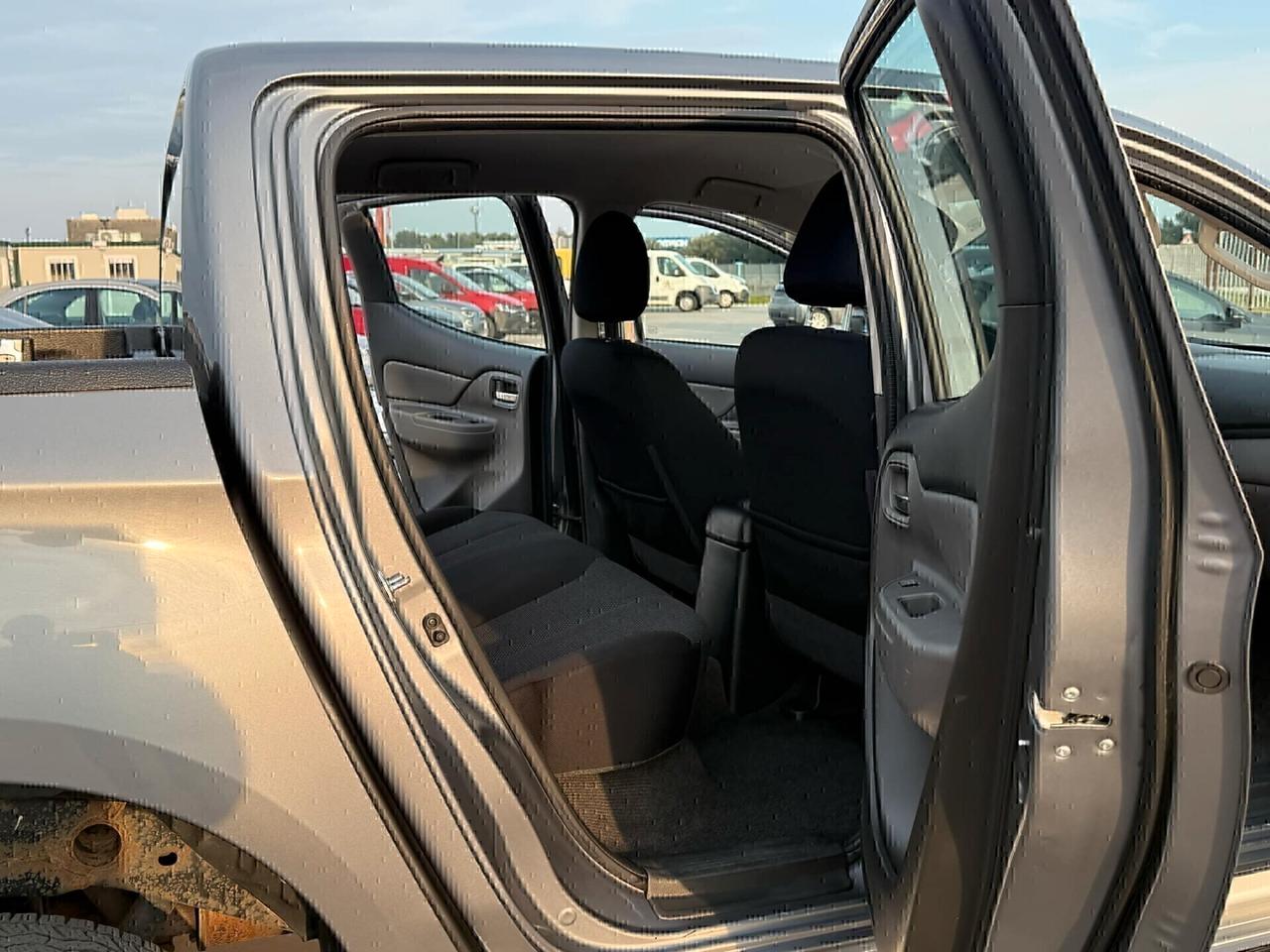 Mitsubishi L200 2.4 DI-D/154CV Club Cab Invite Plus