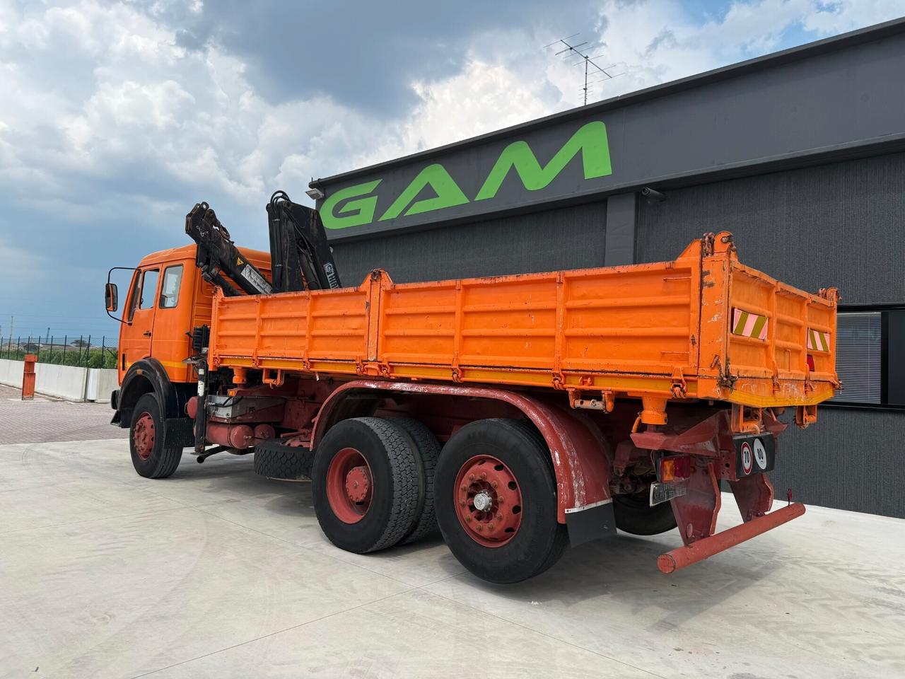 Mercedes Benz SK 1919 ribaltabile trilaterale con Gru HIAB Hidrocom 140