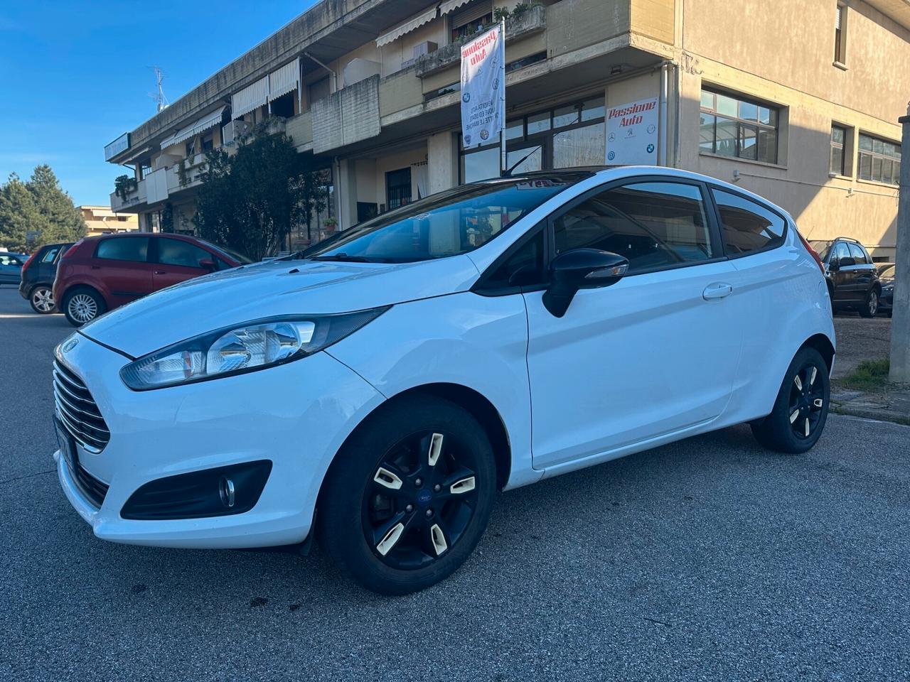 Ford Fiesta 1.4 3 porte Bz.- GPL Black & White Edition ok neo patentati