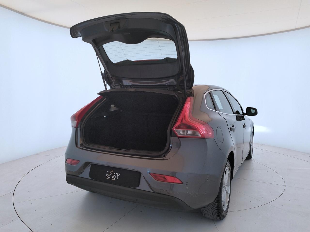 Volvo V40 D2 1.6 Momentum - NEOPATENTATI