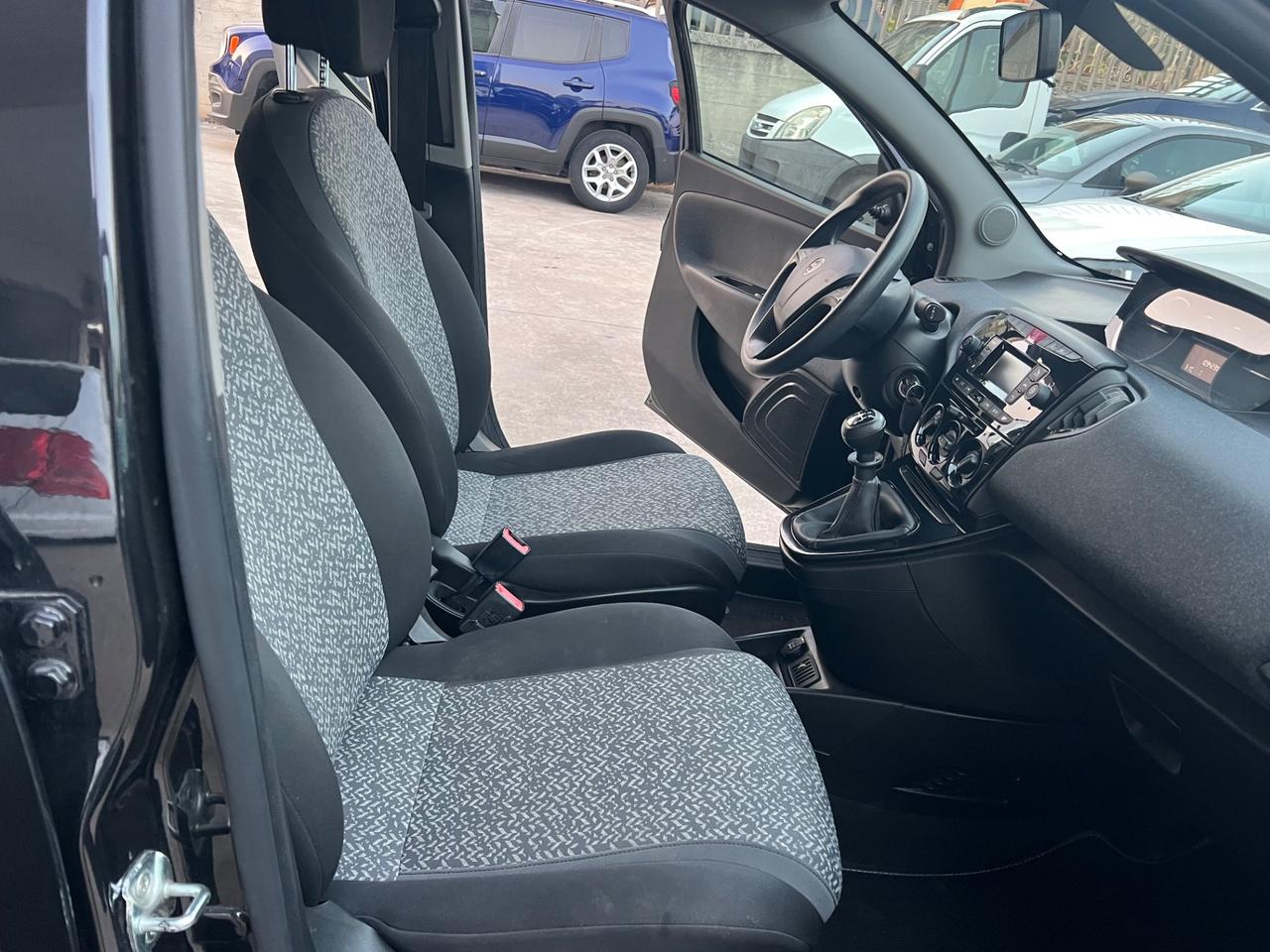 Lancia Ypsilon 1.2 69 CV 5 porte Elefantino Blu