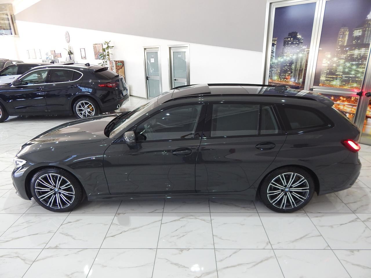 BMW 320 d Touring MSport Aut. TETTO-NAVI-PELLE-RADAR-LED