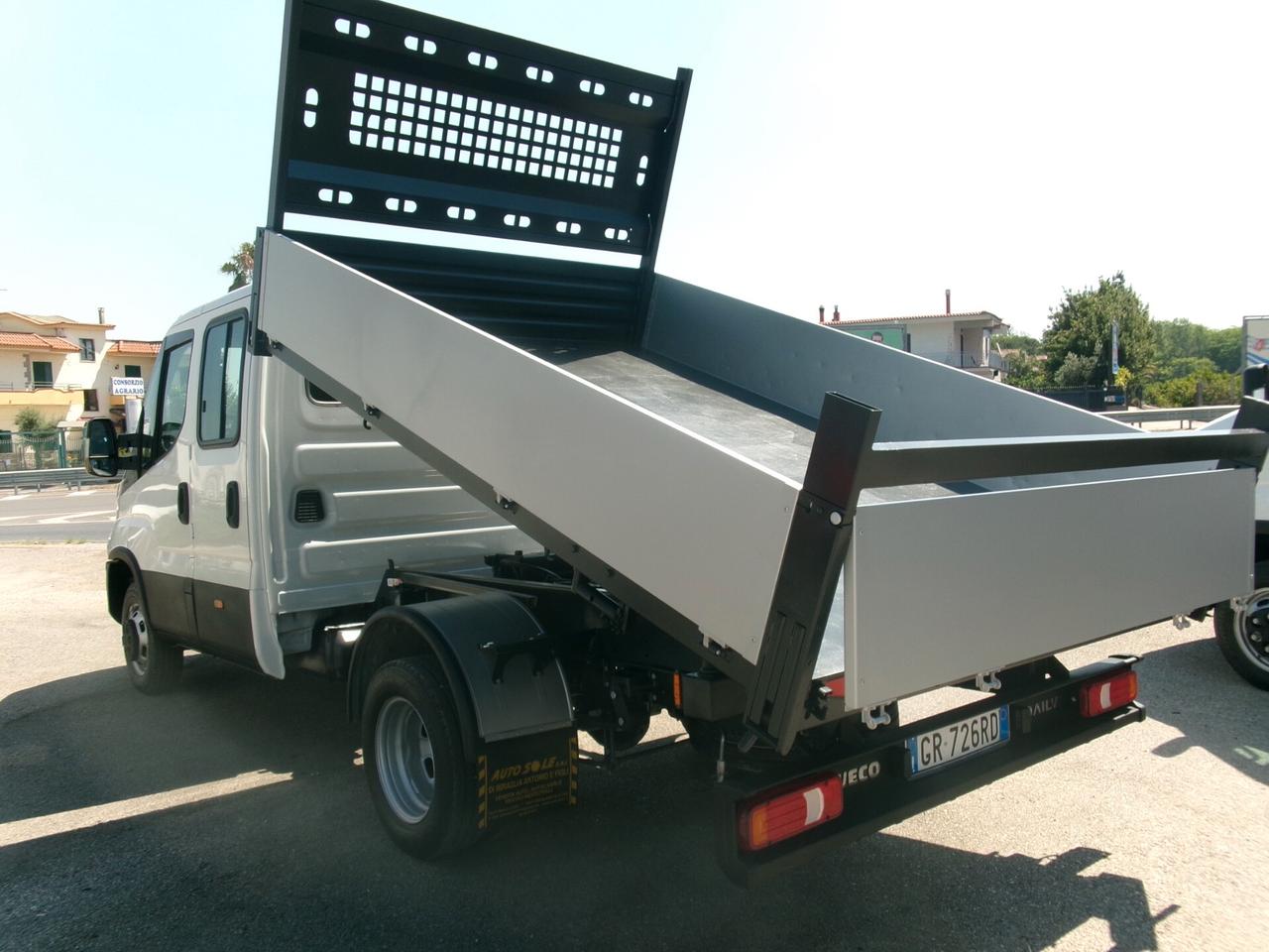 Iveco Daily 35C14 2.3 140CV E6D DOPPIA CABINA 7POSTI RIBALTABILE **32000 KM**