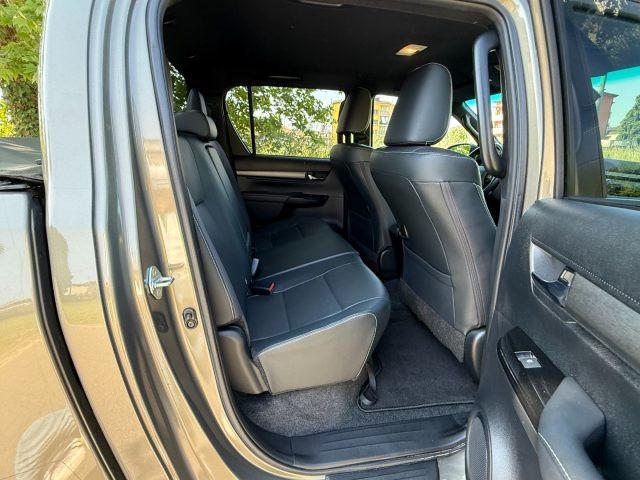 TOYOTA Hilux 2.4 D A/T 4WD Double Cab Invincible PREZZO FINITO