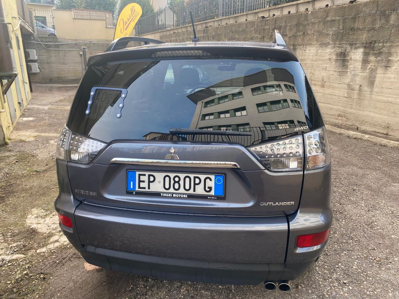 Mitsubishi Outlander 2.2 DI-D TC-SST Instyle DPF 7p AUTOMATICO