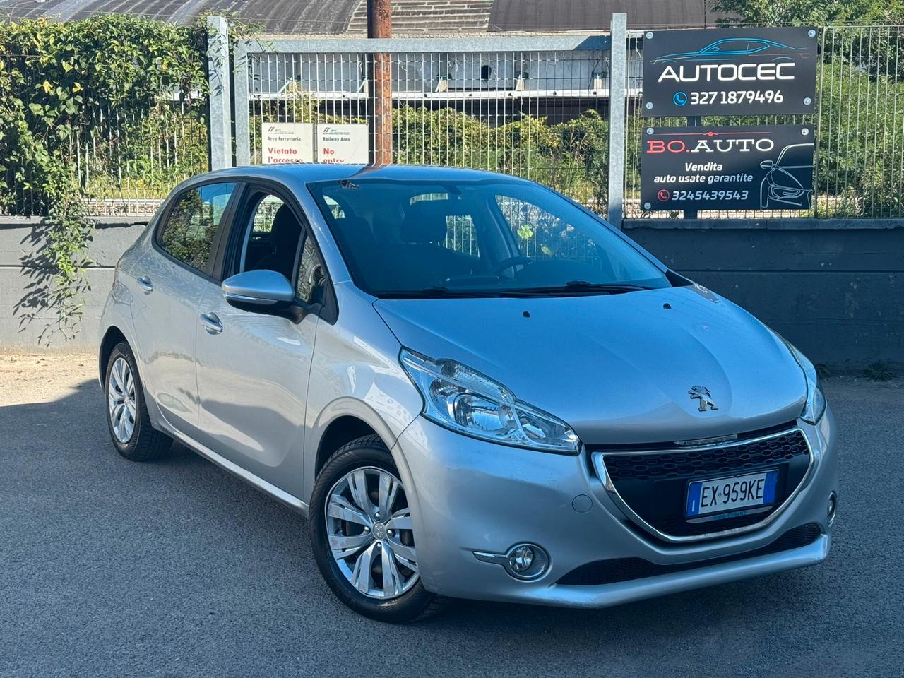 Peugeot 208 1.4 HDi 68 CV 5 porte Allure