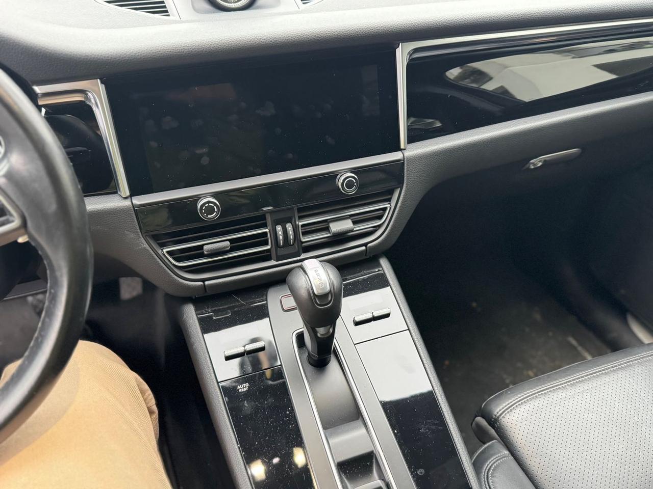 Porsche Macan -- 2.9 S #9082