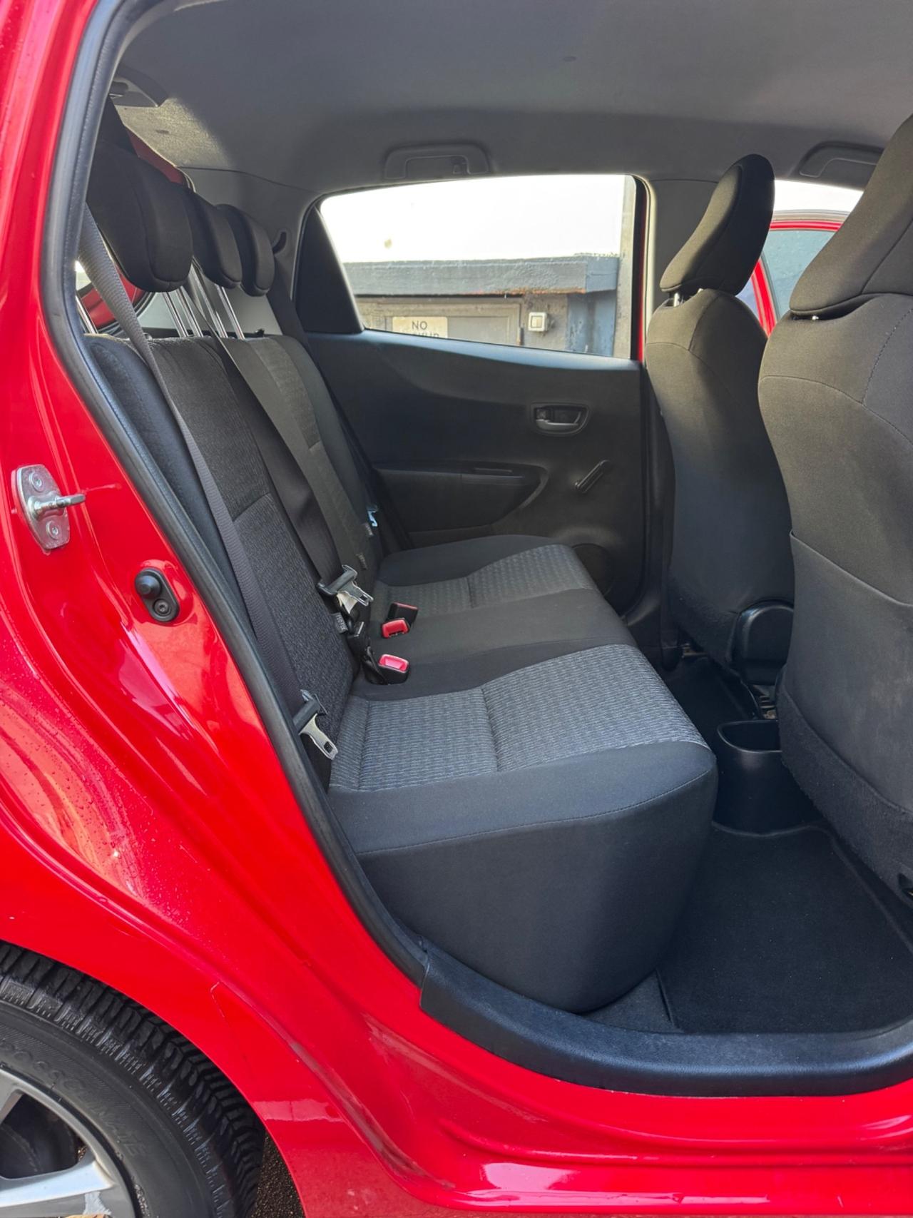 Toyota Yaris 1.0 5 porte Lounge NEOPATENTATI