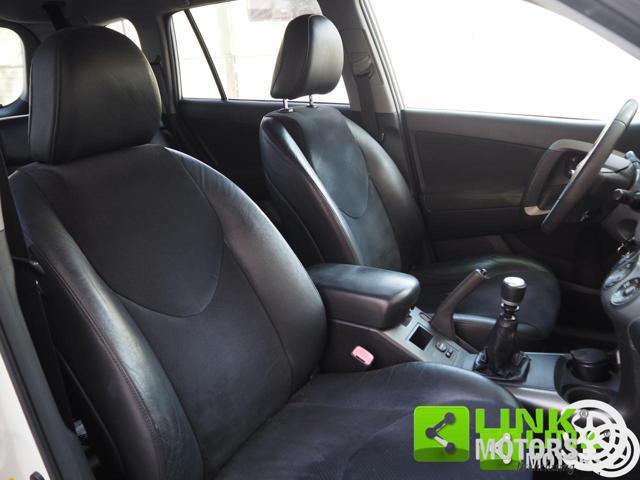 TOYOTA RAV 4 2.2 D-4WD Luxury