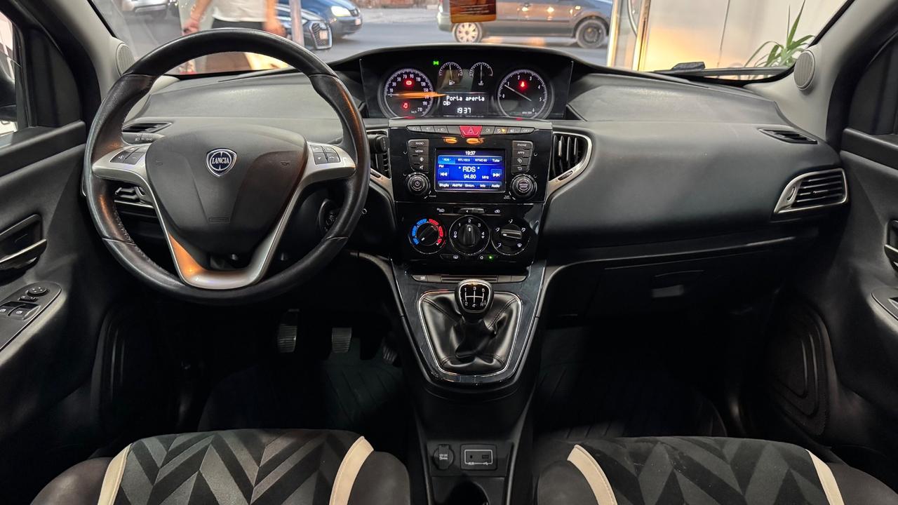 Lancia Ypsilon 1.3 MJT 16V 95 CV 5 porte S&S Silver