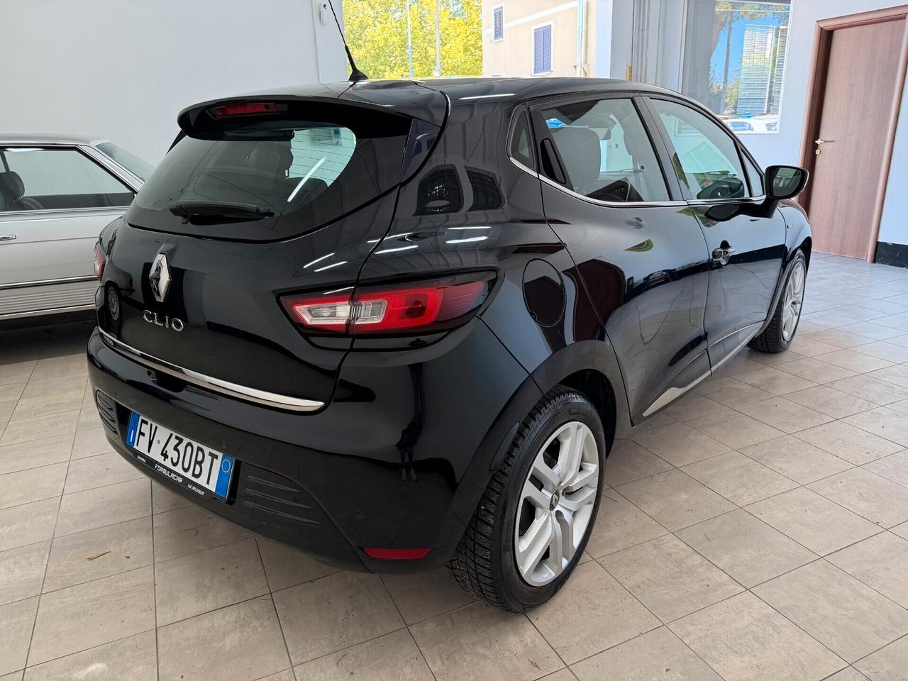 Renault Clio dCi 8V 90 CV 5 porte Moschino OK NEOPATENTATI
