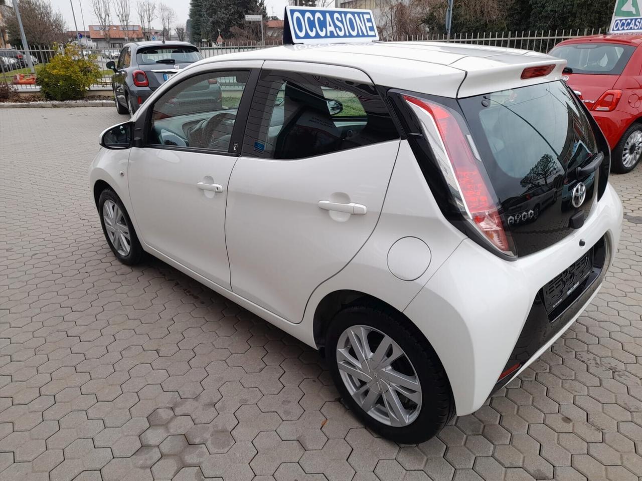 Toyota Aygo 1.0 VVT-i 69 CV 5 porte x-play TSS MMT