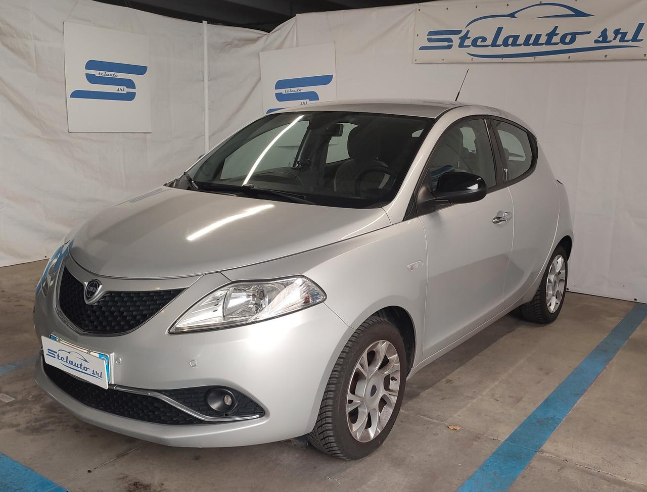 Lancia Ypsilon 1.2 69 CV 5 porte Platinum NEOPATENTATO EURO 6