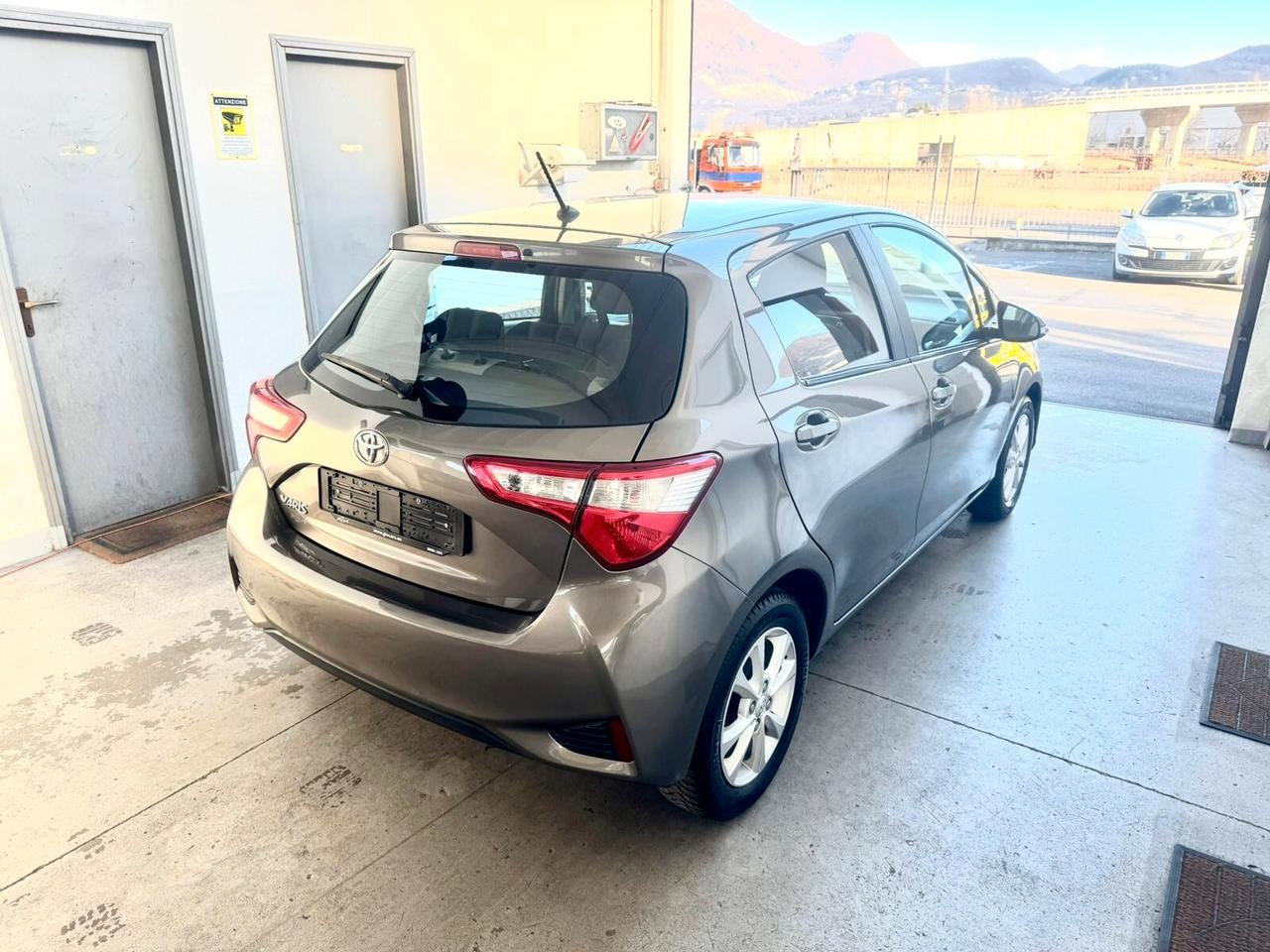 Toyota Yaris 1.0 72 CV 5 porte Lounge Neopatentati