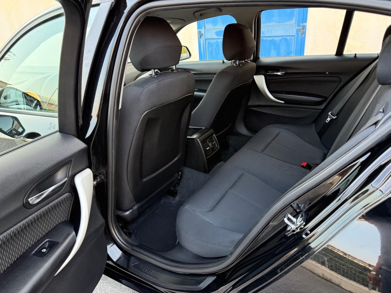 Bmw 116d 5p. Unique