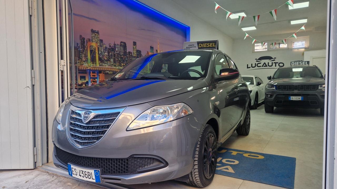 Lancia Ypsilon 1.3 MJT bicolor