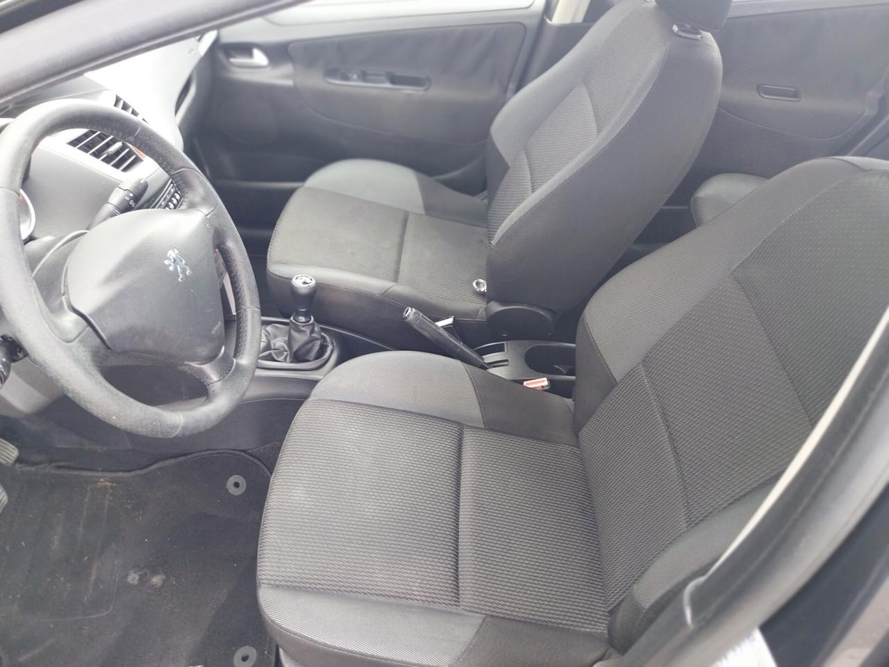Peugeot 207 1.4 HDi 70CV 5p. Active