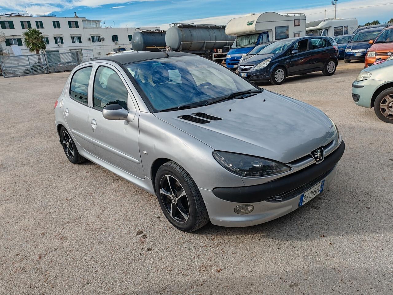 Peugeot 206 1.1 5p. XT