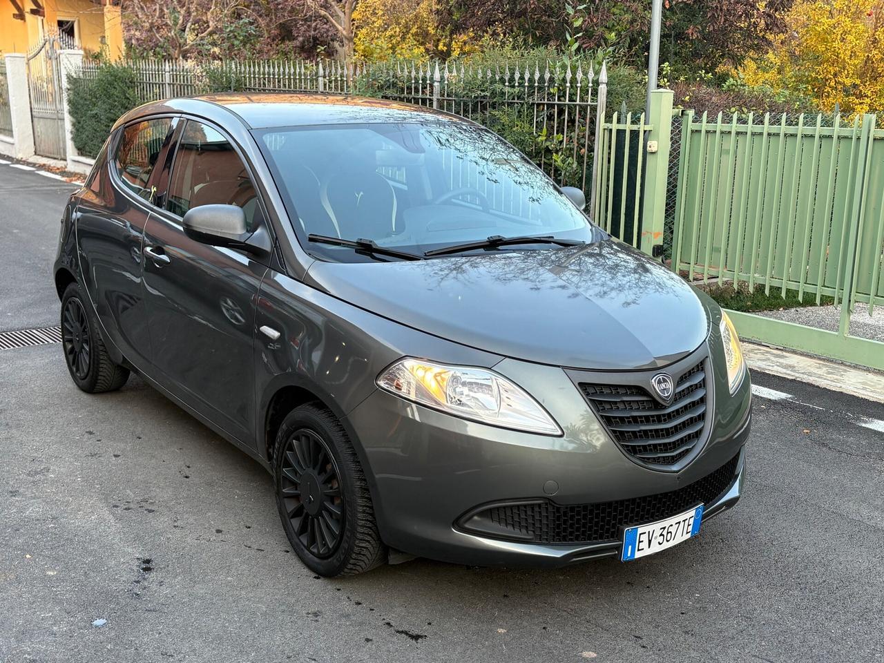 Lancia Ypsilon 1.2 BENZINA 2014 NEOPATENTATI