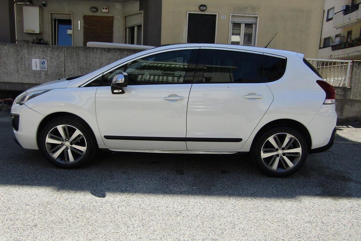 PEUGEOT 3008 1.6 HDi 115CV Business
