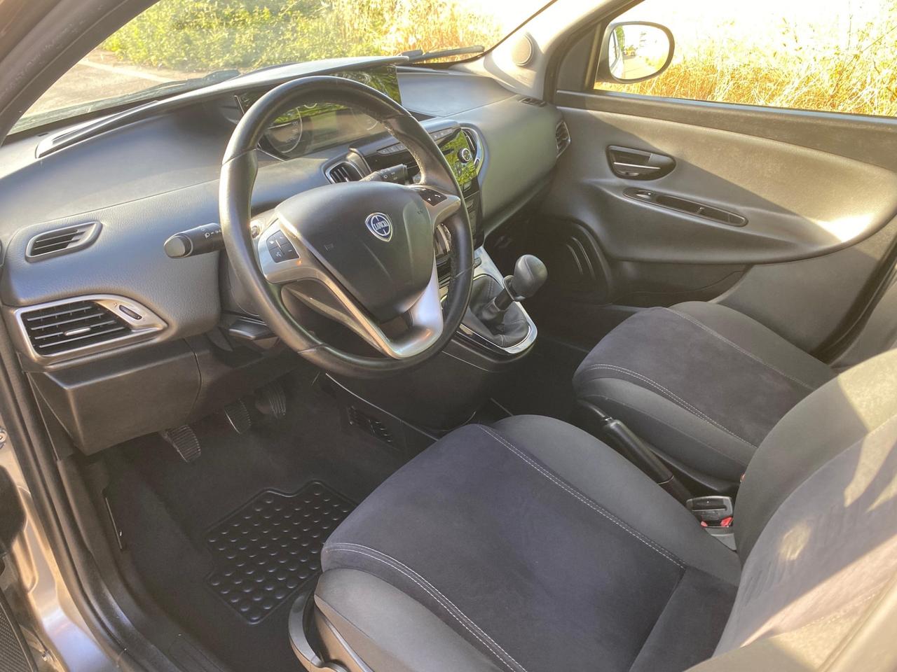 Lancia Ypsilon 1.2 69 CV 5 porte GPL Ecochic 30th Anniversary