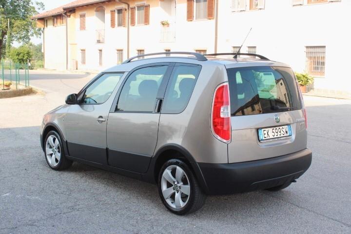 Skoda Roomster 1.2 TSI 86CV Scout CROSSOVER ASSETTO RIALZATO CLIMA AUTOMATICO SENSORI PARK