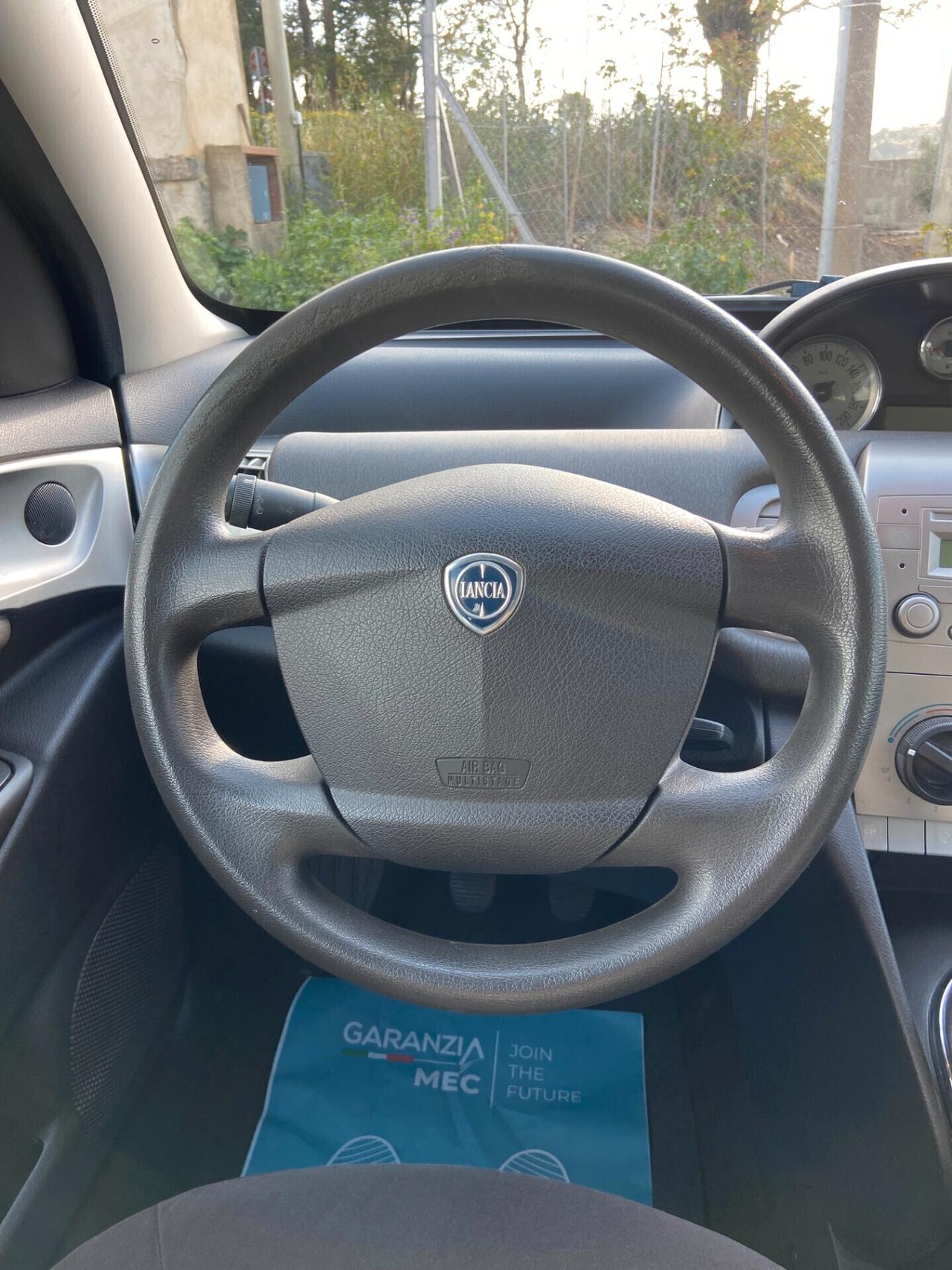 Lancia Ypsilon