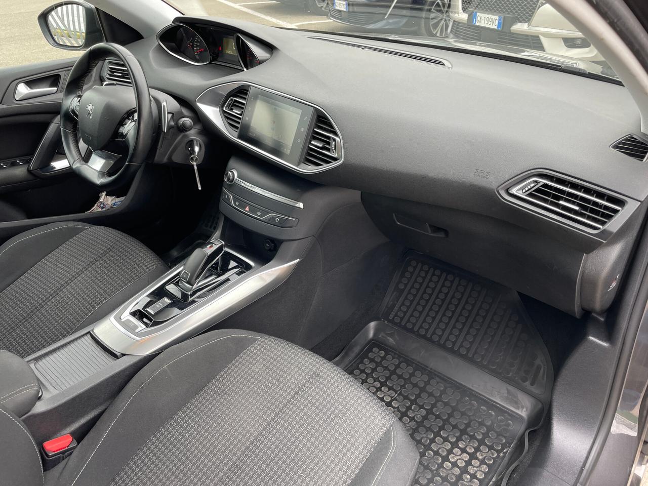 Peugeot 308 1.5 BlueHDi 130cv EAT8 Business-NAVIGATORE