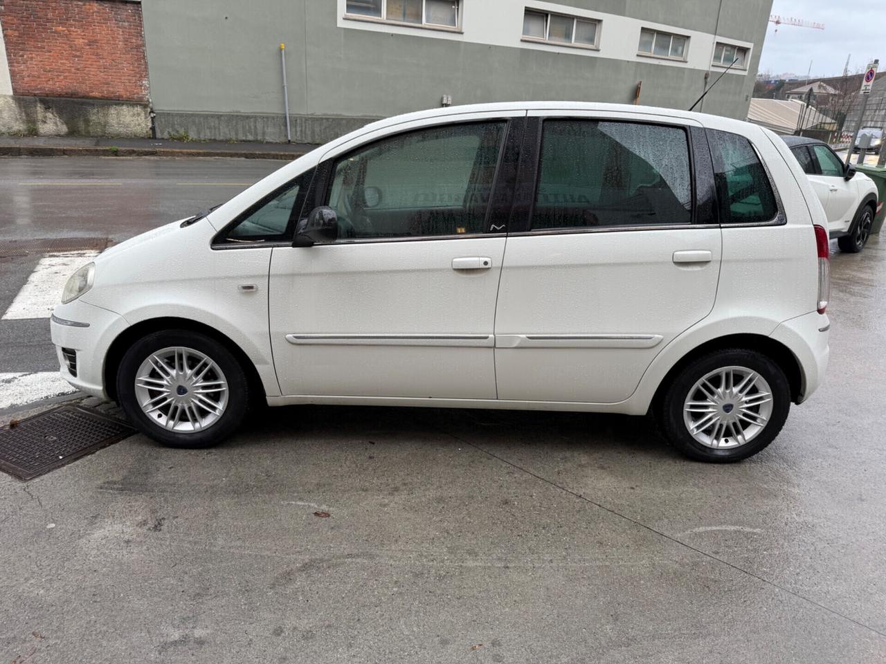 LANCIA MUSA 1.4 NEOPATENTATI KM 89 MILA !!