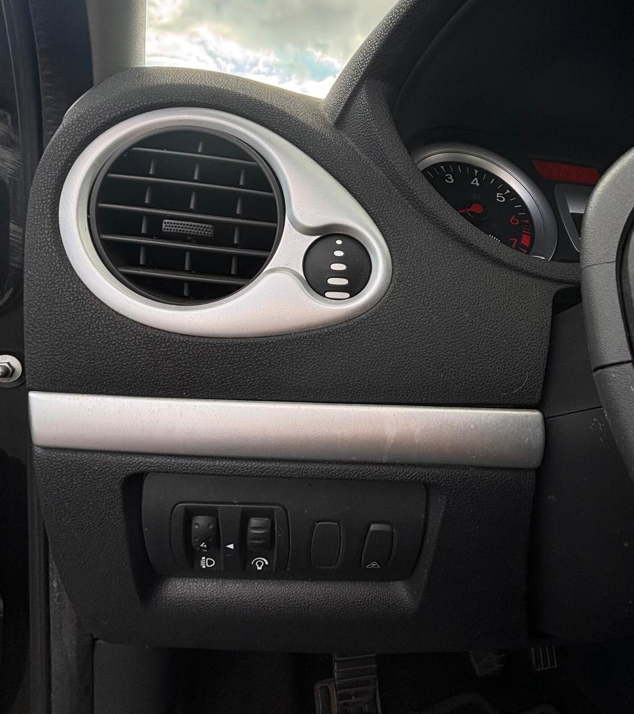 Renault Clio 1.2 16V 5 porte Luxe