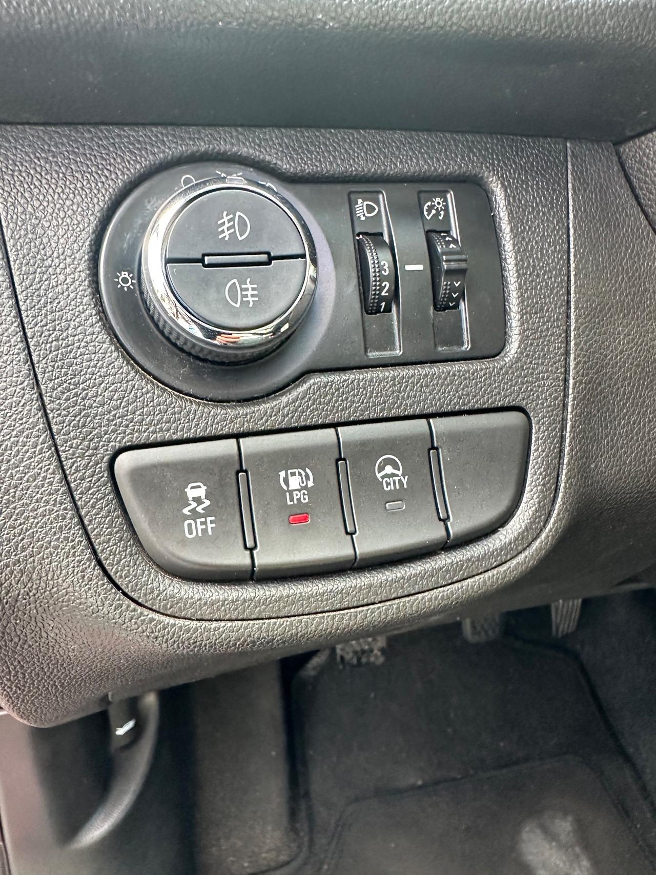 Opel Karl Rocks 1.0 73 CV GPL 07/2018 110.000 KM