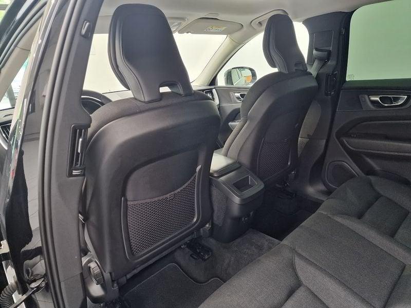 Volvo XC60 B4 (d) AWD Geartronic Momentum AUTOCARRO N1