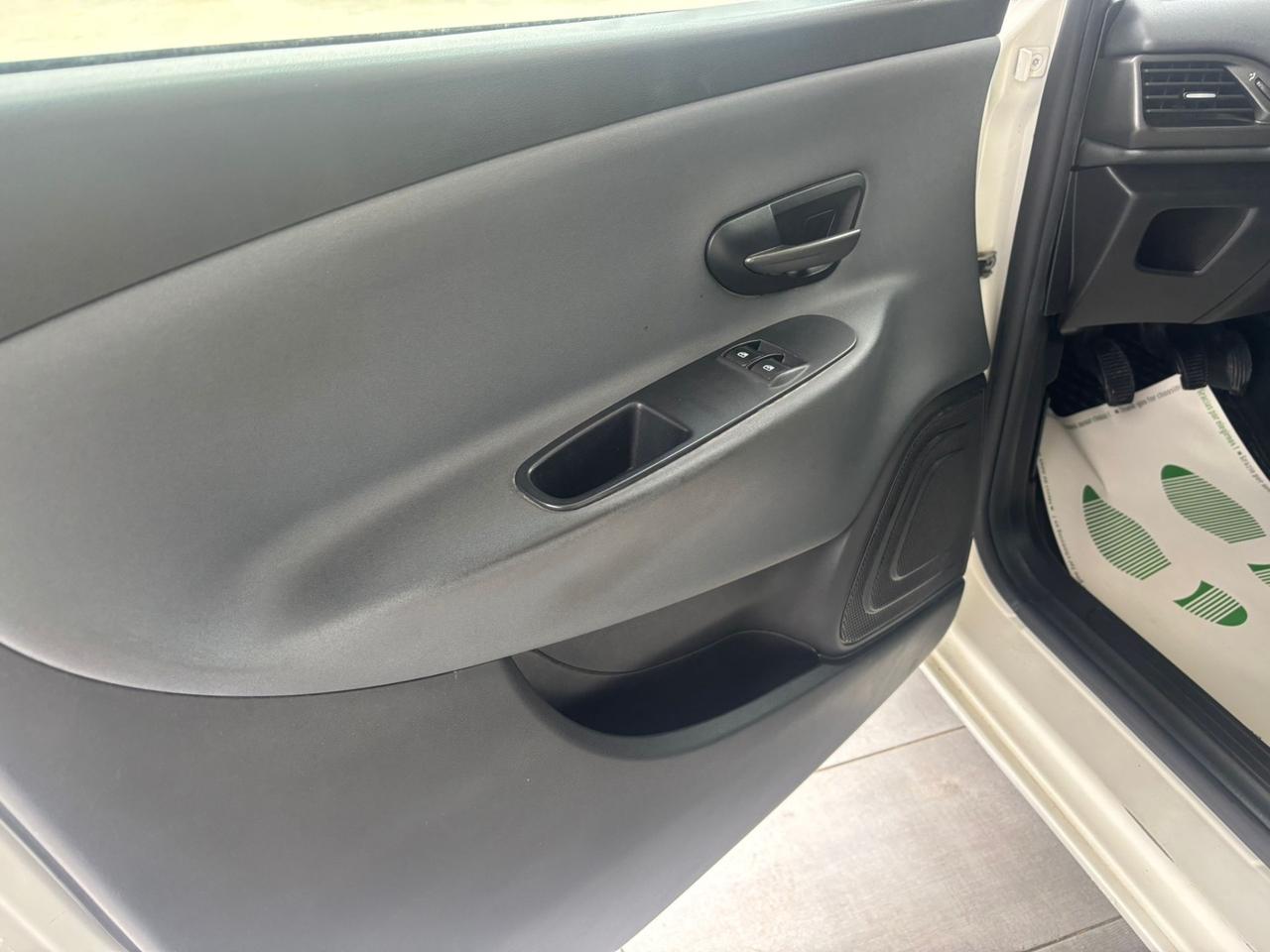 Lancia Ypsilon 1.2 69 CV 5 porte Silver