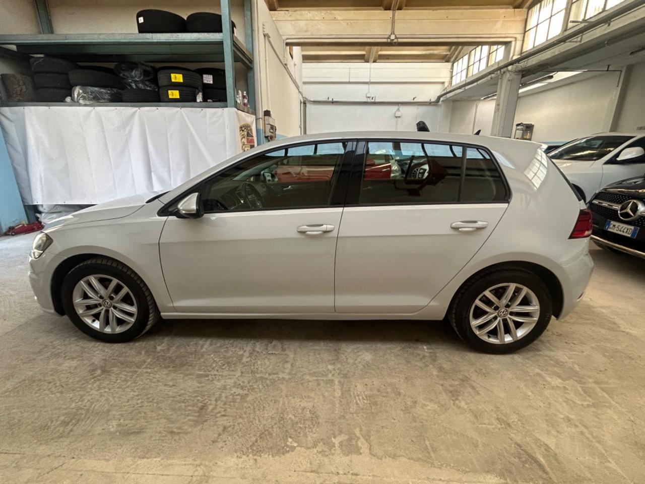 Volkswagen Golf 1.0 TSI 110 CV 5p. Business BlueMotion Technology