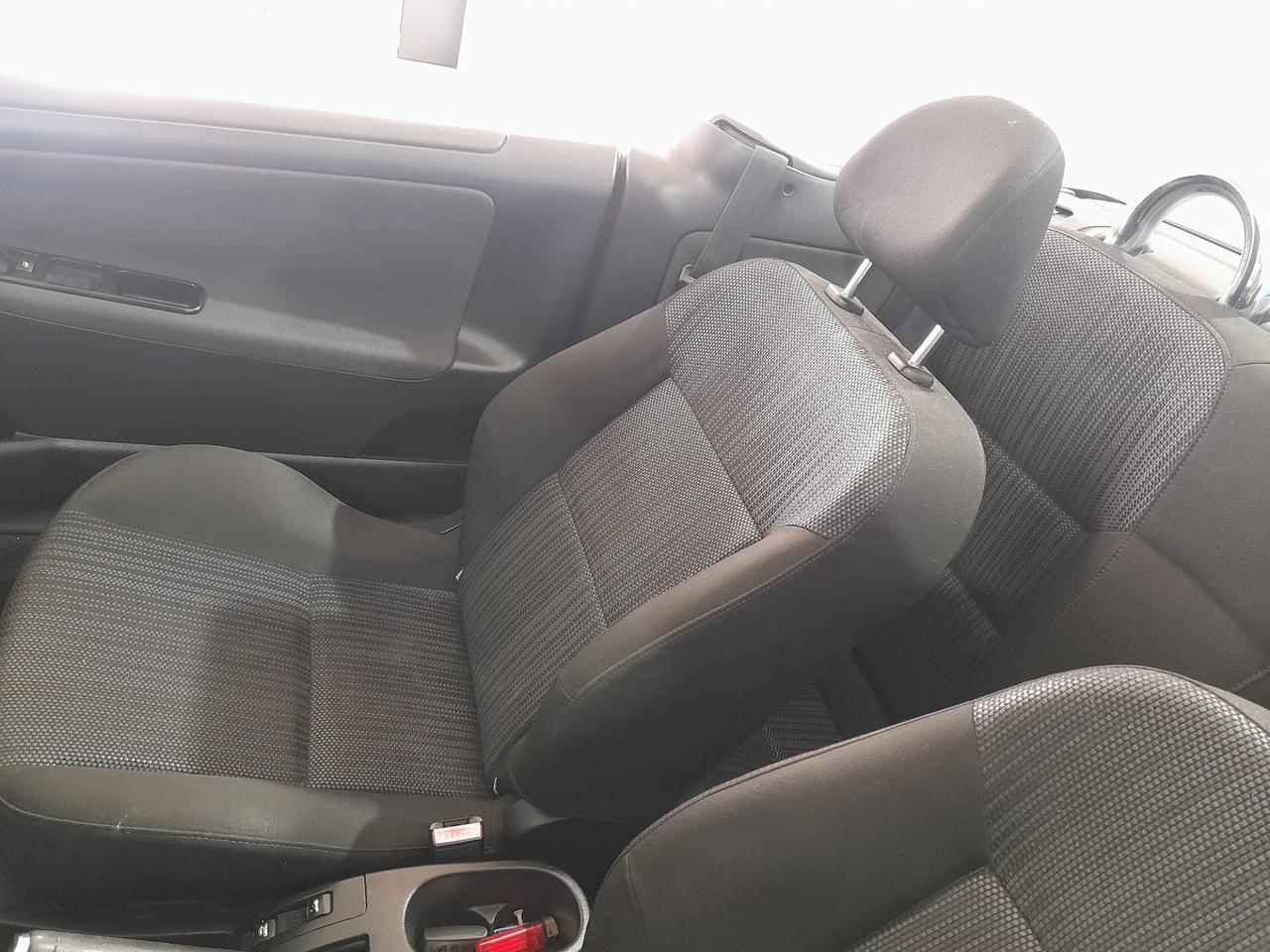 Peugeot 207 1.6 8V HDi 112CV CC Féline