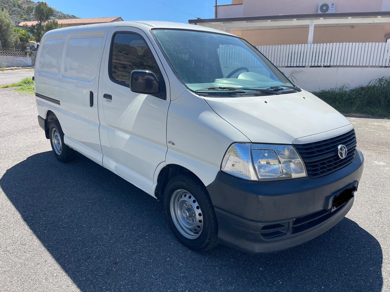 Toyota Hiace 2.5 D-4D Van 3 posti
