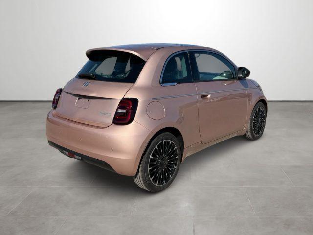 FIAT 500 Berlina Hybrid La Prima