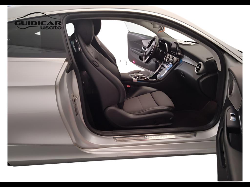 Mercedes-Benz Classe C-C205 2016 Coupe - C Coupe 220 d Premium 4matic auto