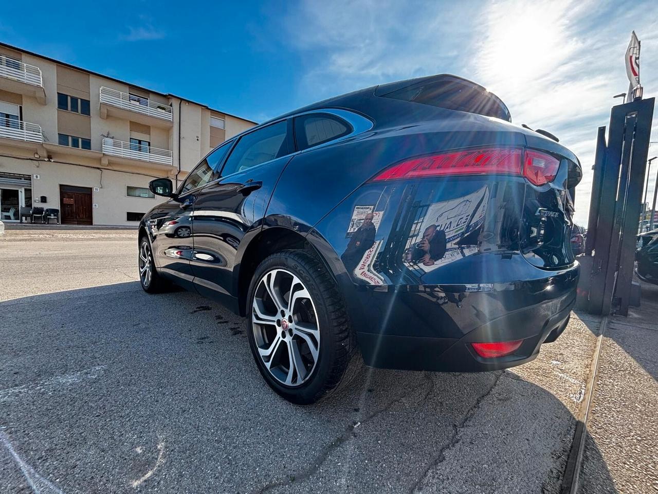 Jaguar F-Pace 2.0 D 180 CV AWD Prestige