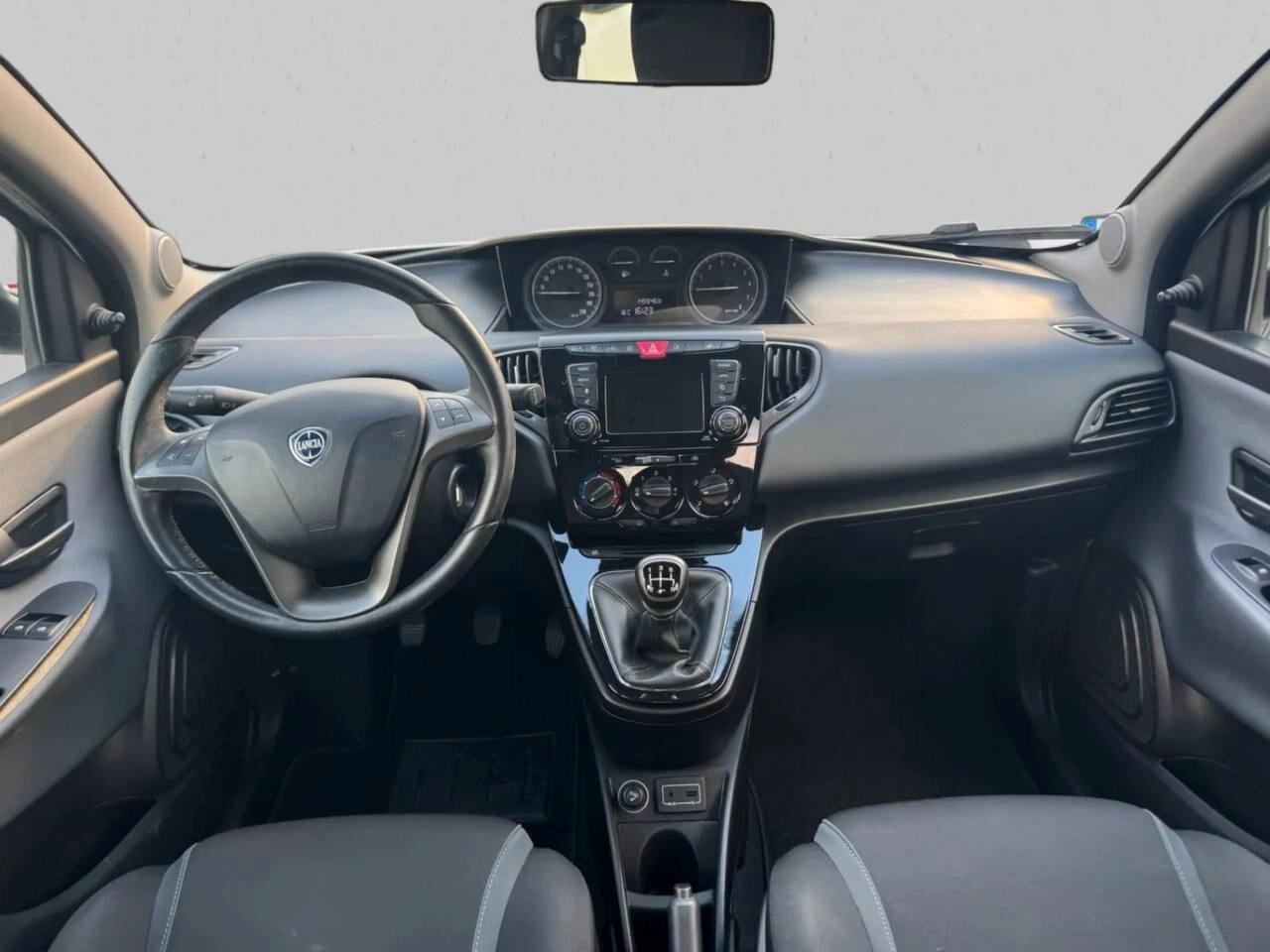 Lancia Ypsilon 1.2 69 CV 5 porte GPL Ecochic Gold 09/2017