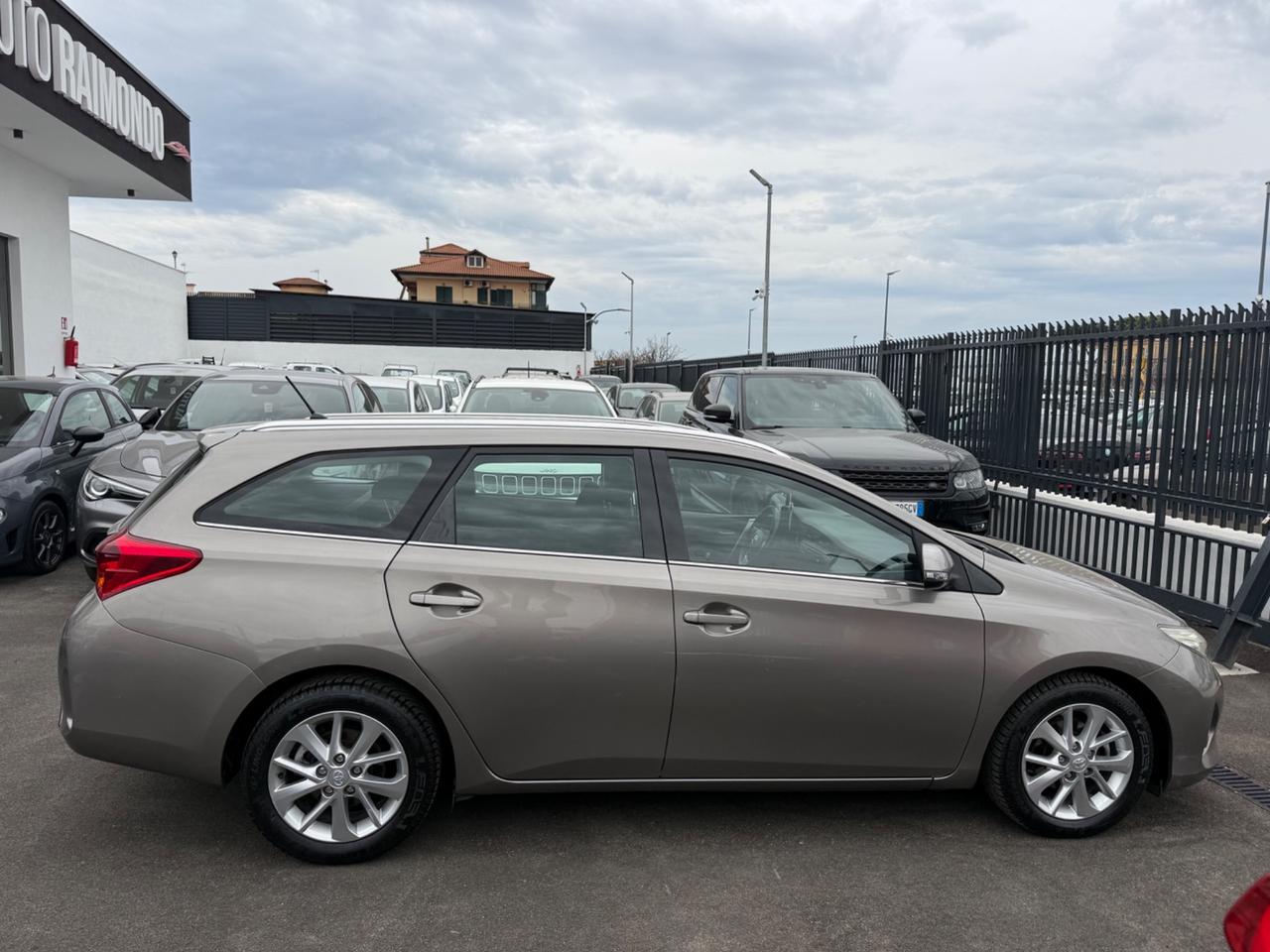 Toyota Auris Touring Sports 1.4 D-4D Lounge