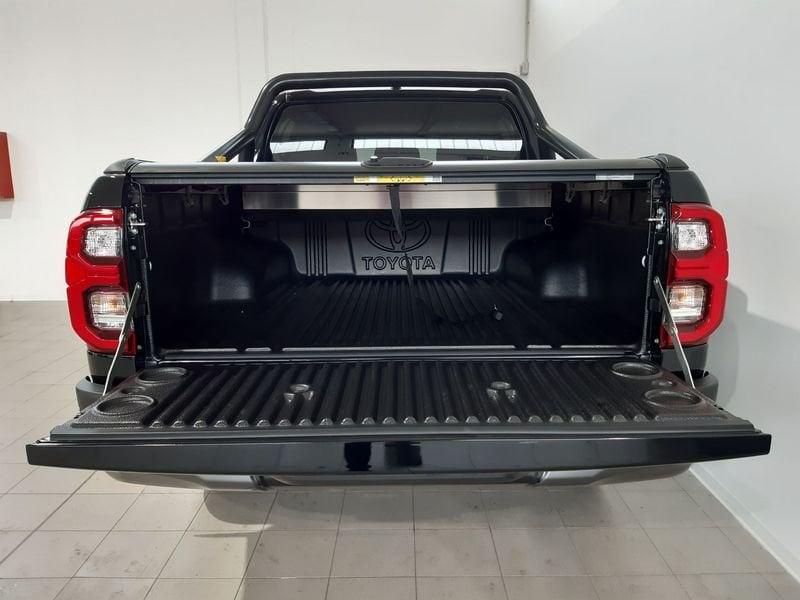 Toyota Hilux 2.8 D A/T 4WD 4 porte Double Cab Invincible