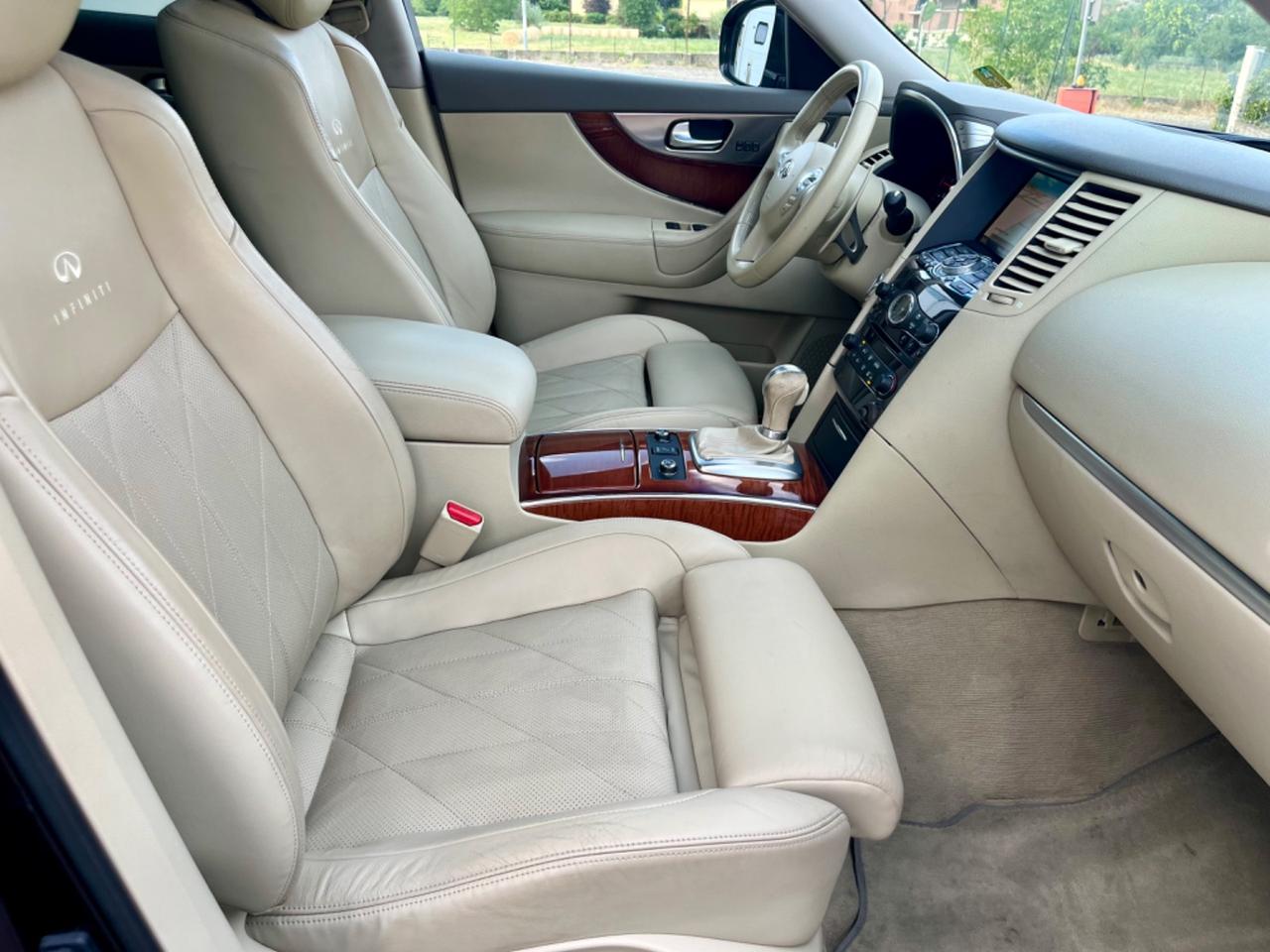 Infiniti FX FX30d S Premium 3.0d 2011 142.000km perfetta