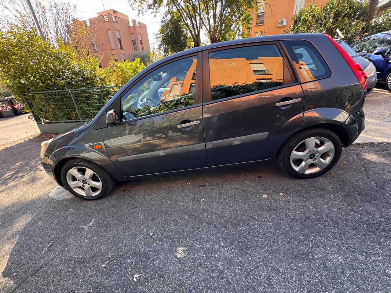 Ford Fiesta 1.4 16V 5p. Ghia