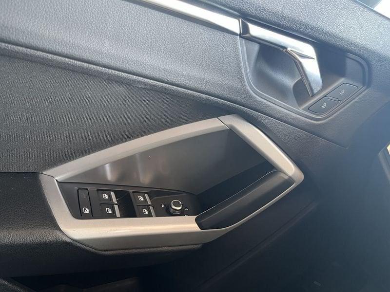 Audi Q3 35 TDI S tronic Business