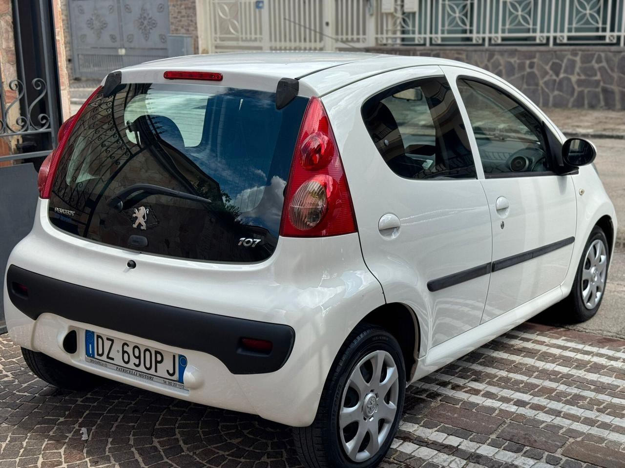 Peugeot 107 1.0 68CV 5p. Plaisir