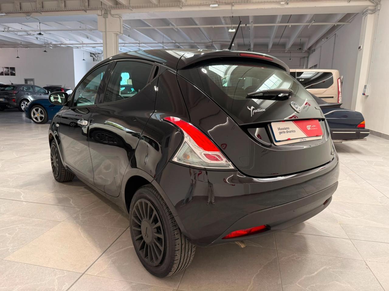 Lancia Ypsilon 1.0 FireFly 5 porte S&S Hybrid Silver