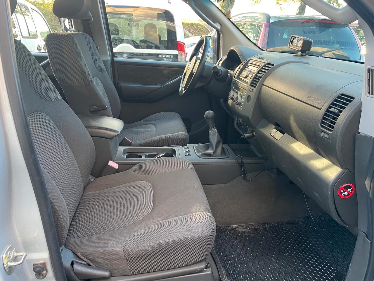 Nissan Navara 2.5 dCi 4 porte Double Cab SE + GANCIO TRAINO