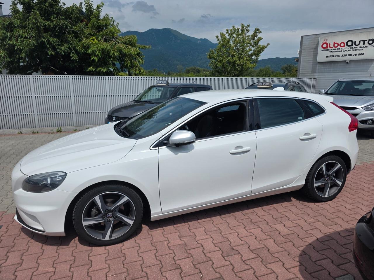 Volvo V40 D2 1.6 R-design Kinetic
